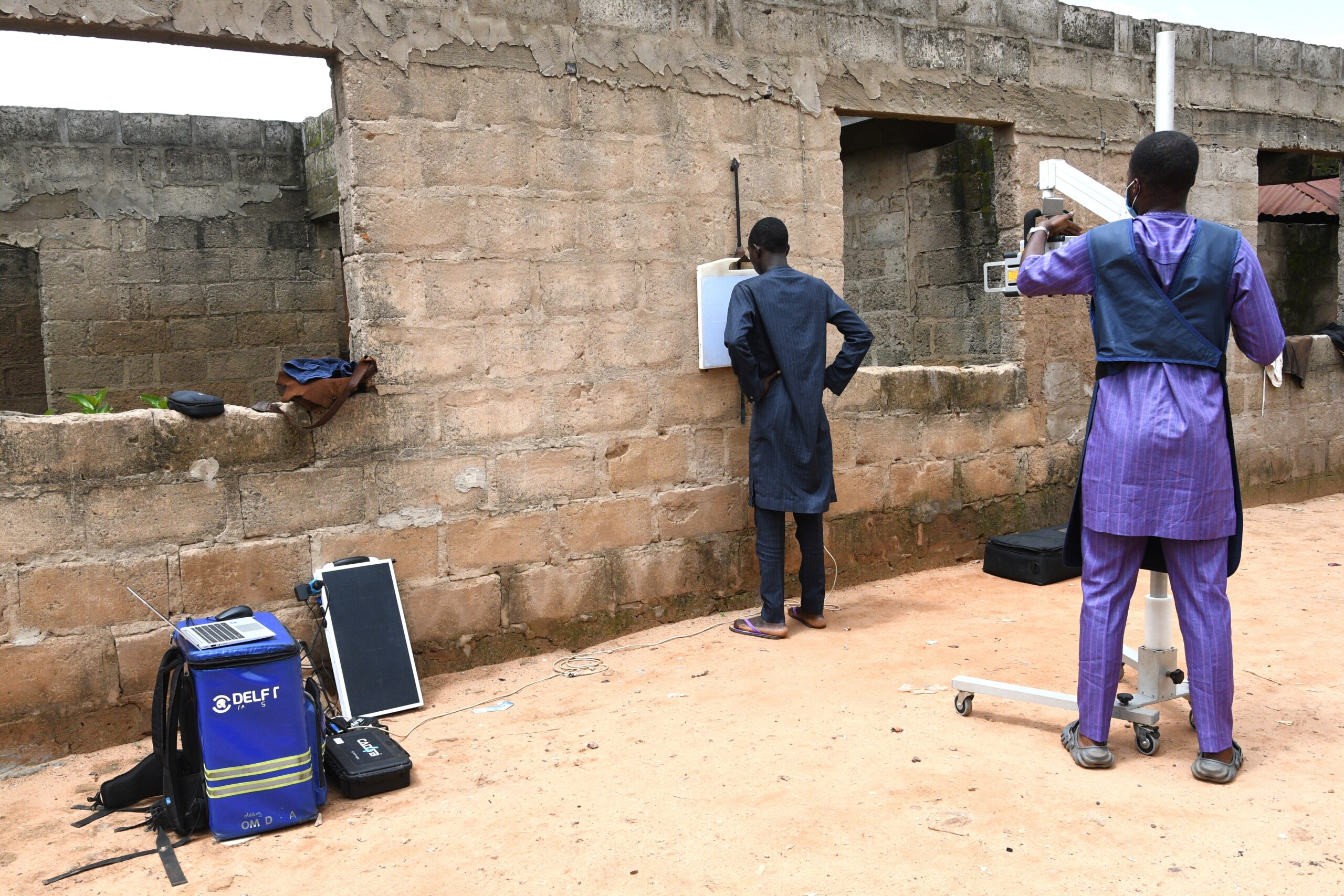 A radiographer taking a chest X-ray with the Delft Light system powered by a solar panel during an outdoor TB screening session in Nigeria. Photo credit: KNCV Nigeria.