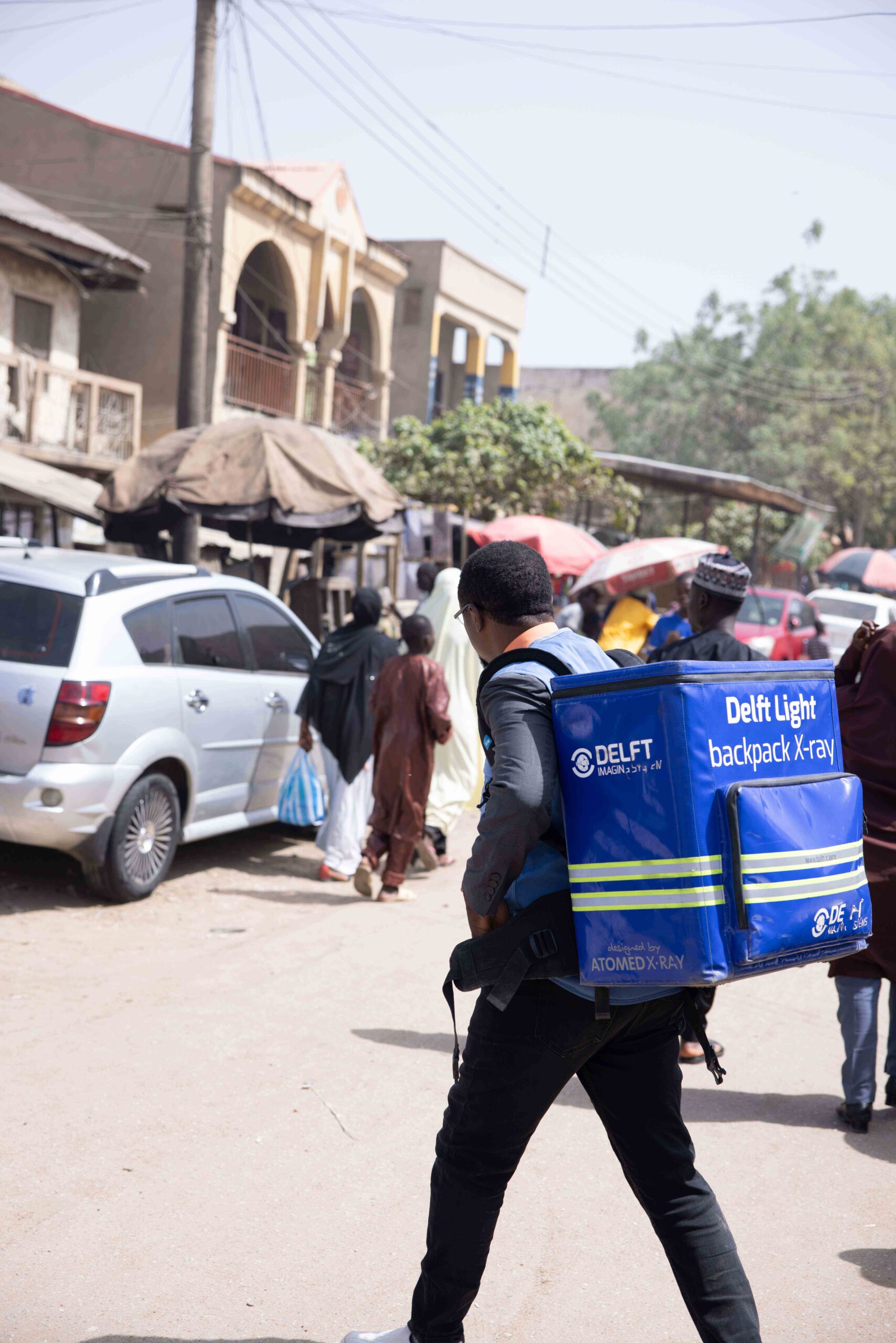 A man carried Delft Light to walk in the city to the screening setting