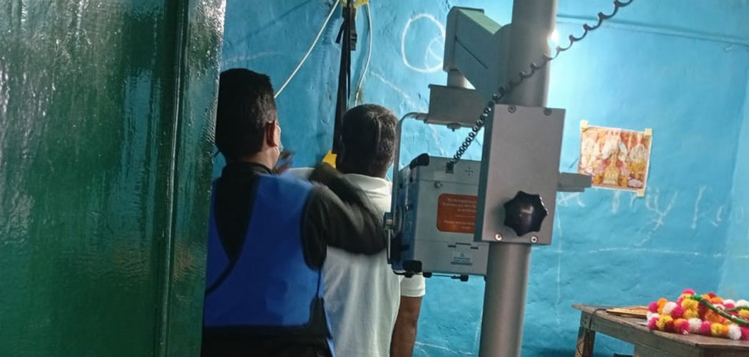 A radiographer is using Delft Light to screen patient in Nepal