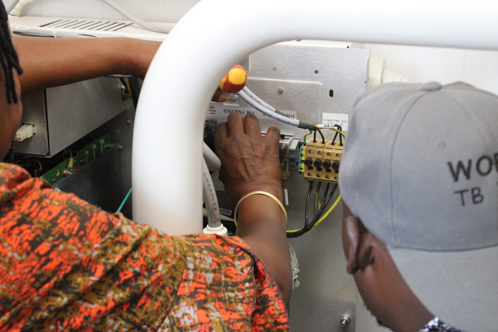The local partner is maintaining the EasyDR in the mobile clinic in Malawi