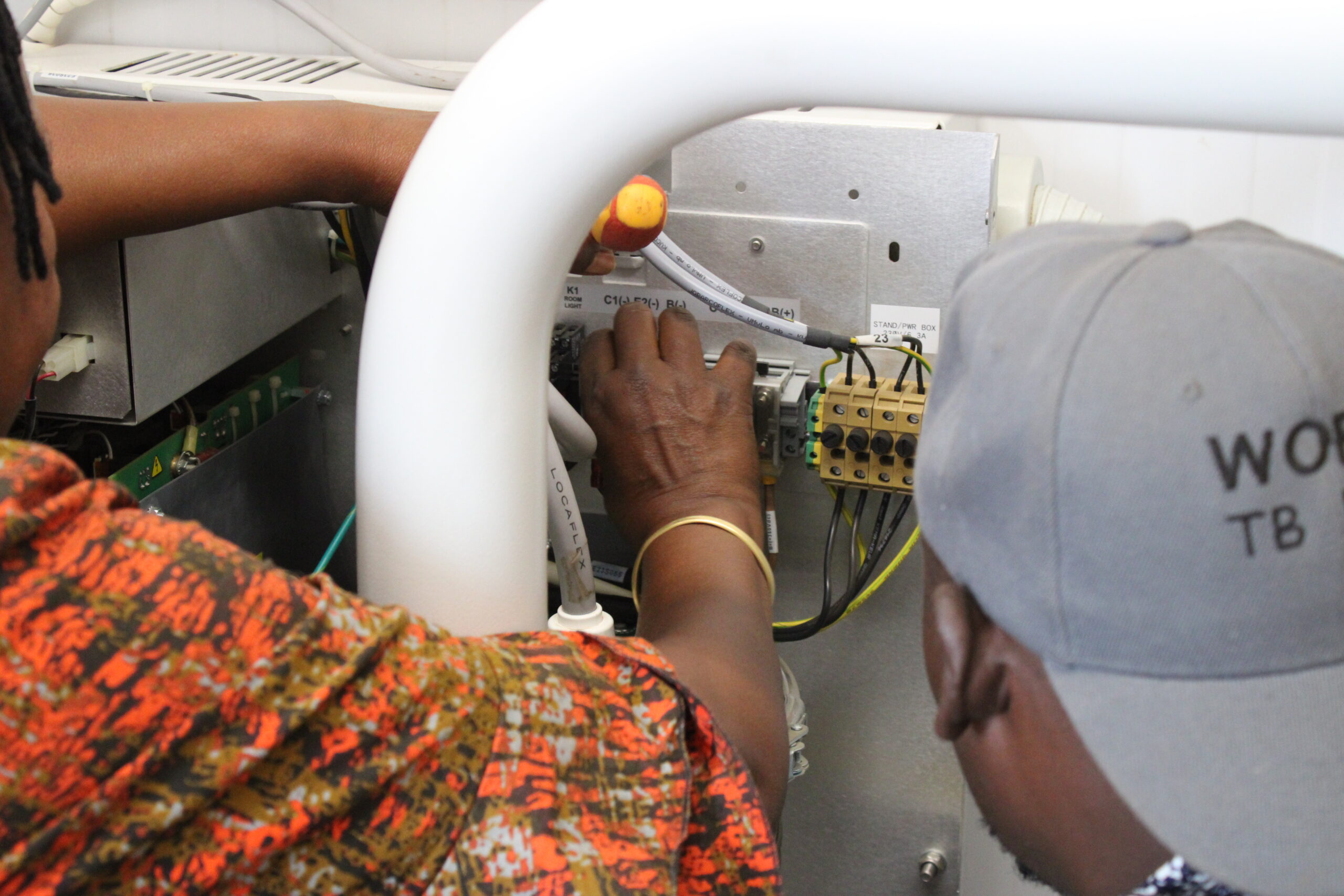 The local partner is maintaining the EasyDR in the mobile clinic in Malawi