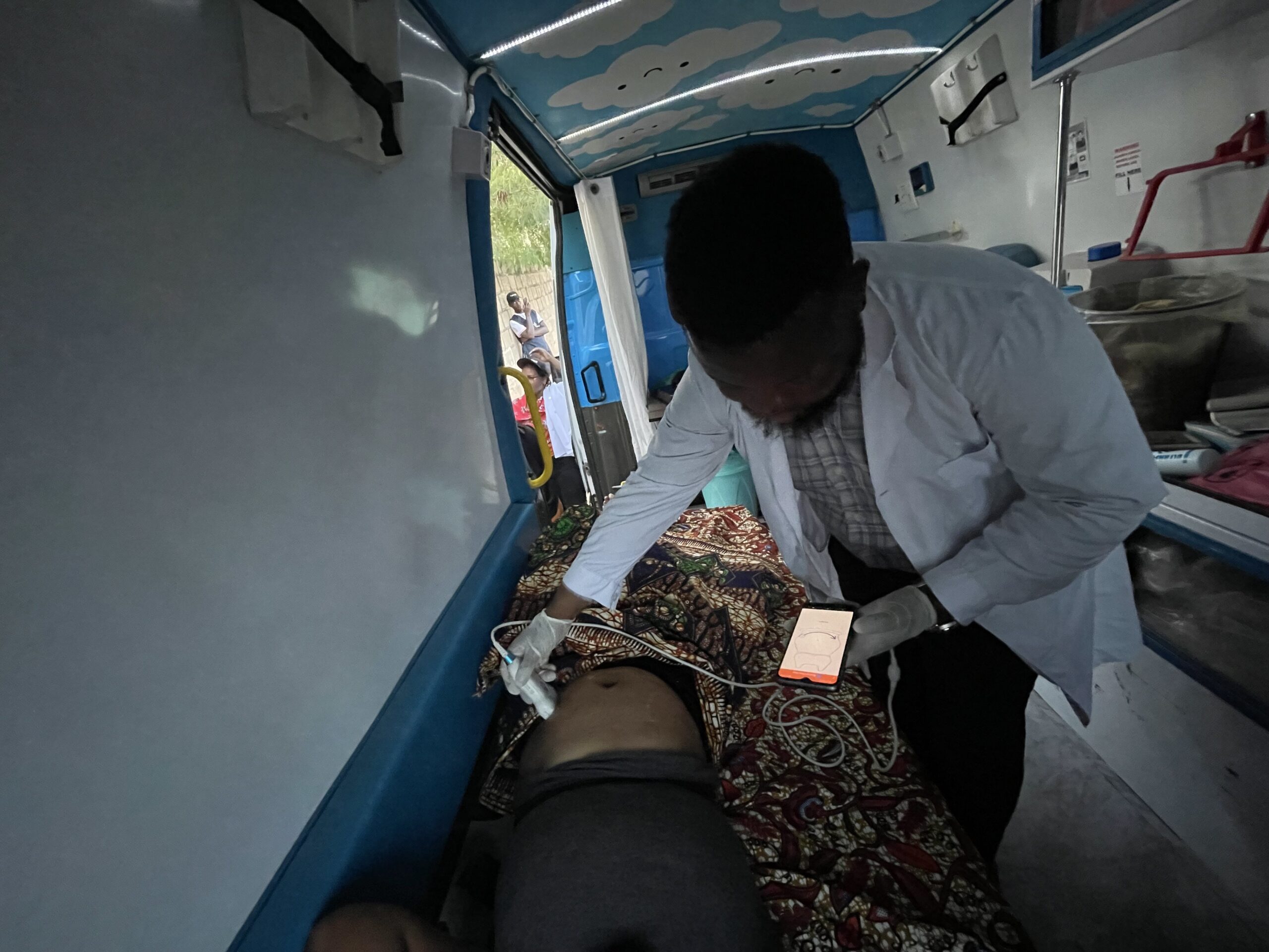 Tafadzwa from Dawa Health in Zambia is using BabyChecker to scan a pregnant women