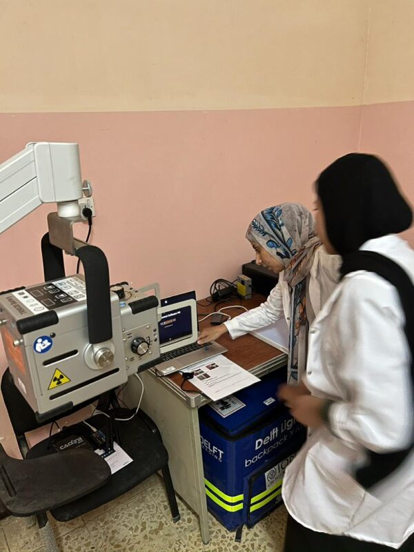 Radiographers are setting up Delft Light systems in Iraq