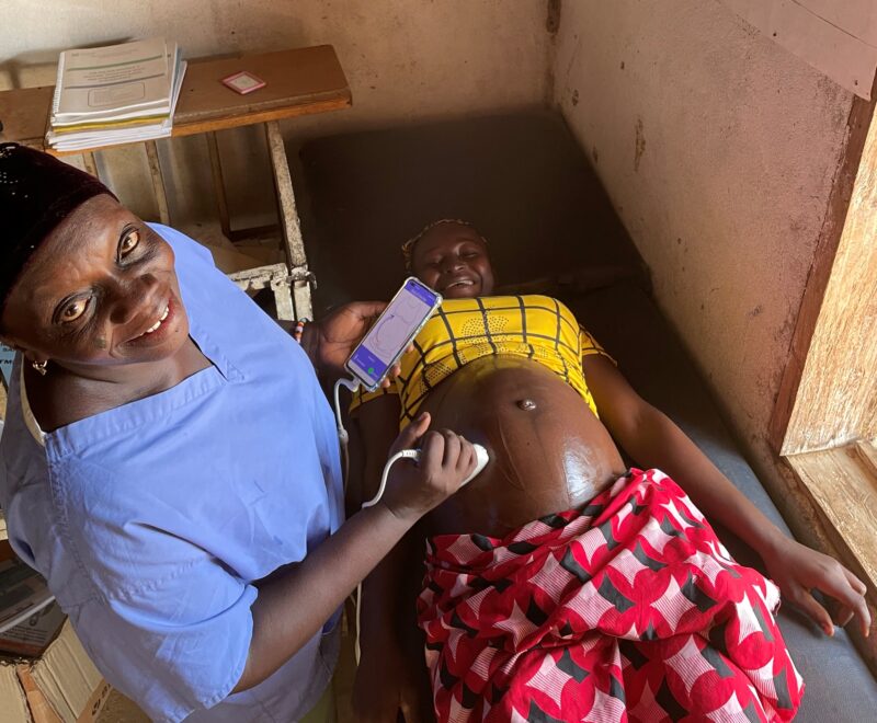 Midwivfe in Sierra Leone is using BabyChecker to scan pregnant wormen